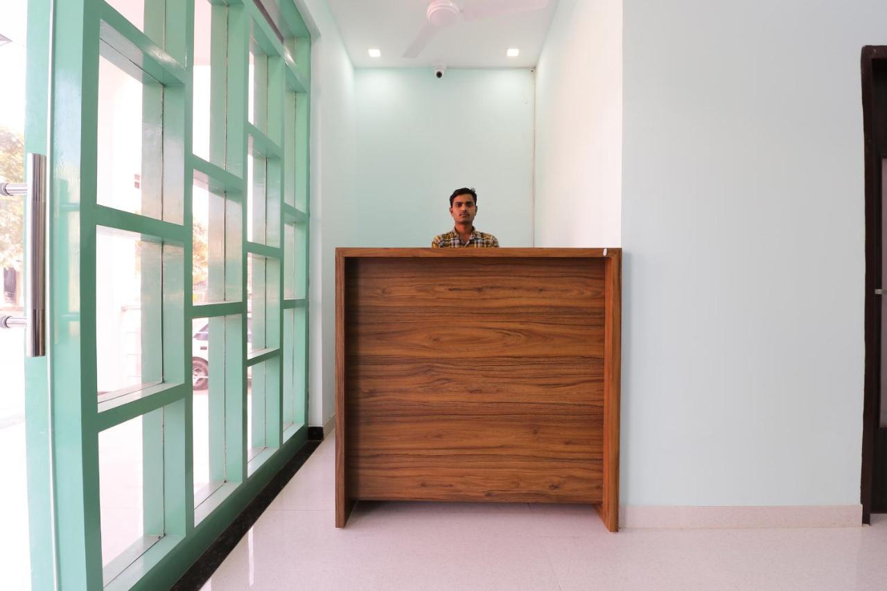 Oyo 64004 Hotel Kartar Zirakpur Exterior photo